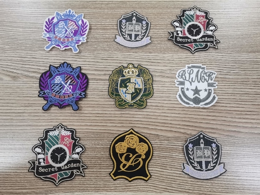 Etiquetas tecidas da dobradura do alto densidade roupa feita sob encomenda usando a ourela Techincs