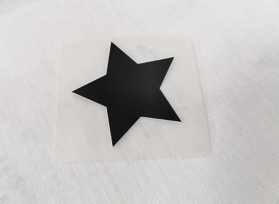 Roupa 3D que imprime a transferência térmica do silicone das etiquetas com técnicas de gravação