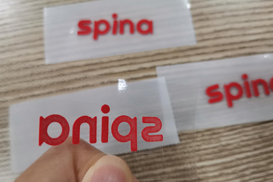 O vestuário personalizou o material de borracha do plástico de silicone da etiqueta de transferência 3D