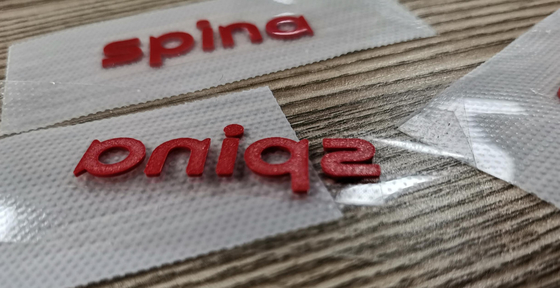 O vestuário personalizou o material de borracha do plástico de silicone da etiqueta de transferência 3D
