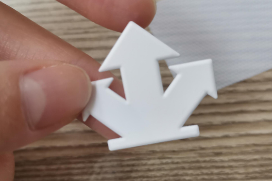 Etiqueta personalizada do silicone da transferência térmica do projeto 3D para a roupa