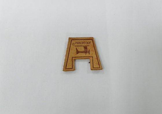 Costurar na roupa que os remendos de couro genuínos gravaram Logo For Garment
