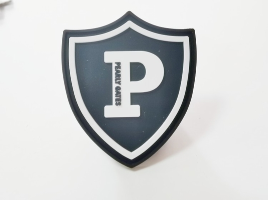 A etiqueta principal da roupa da borracha de silicone, o efeito 3D preto costura em Logo Patches