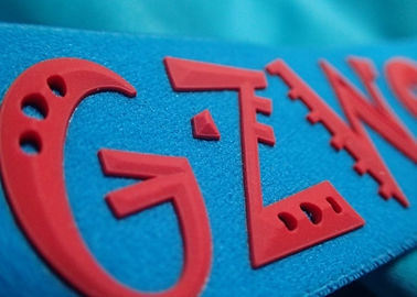 A fita elástica feita sob encomenda do silicone do logotipo e do Não-deslizamento para o vestuário reveste o revestimento