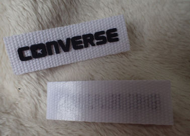 O logotipo inverso do silicone 3D remenda o delicado preto para a etiqueta do pescoço da roupa