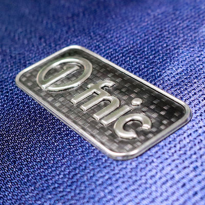 Logotipo de transferência de calor de metal TPU prateado preto 3D personalizado de alta qualidade para vestuário