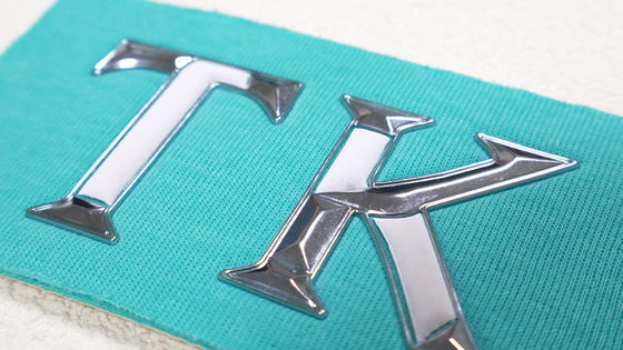 3D Metal Patch Logotipo em relevo Etiqueta de transferência de calor TPU de alta frequência para roupas