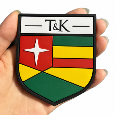 Emblema de PVC de borracha 3D personalizado com logotipo elevado e rótulo de impressão em tela ecológica para roupas e bolsas