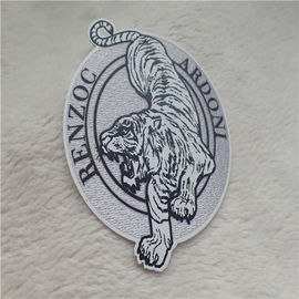 A roupa feita sob encomenda de OEKO remenda a congregação de Tatami da transferência térmica do silicone do logotipo do tigre da forma irregular
