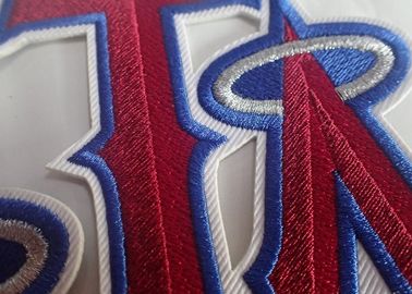 A matéria têxtil costura em remendos bordados feitos sob encomenda tecidos da roupa