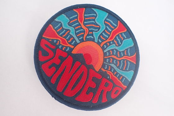 Ferro feito sob encomenda do bordado do crachá da imprensa do calor no Applique do remendo para a roupa