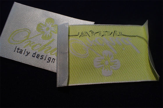 Etiquetas tecidas algodão da roupa do alto densidade personalizadas para a roupa